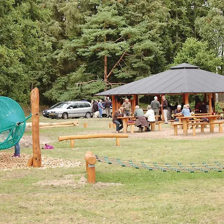 With A Fireplace 02 ブラーバンド