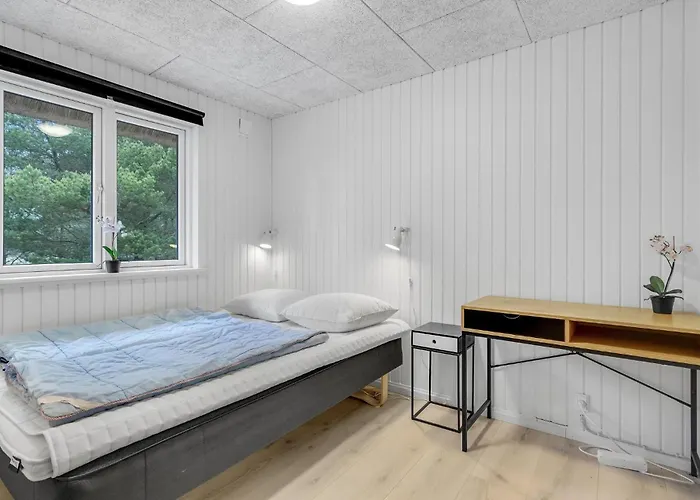 Dom wakacyjny With A Fireplace 02