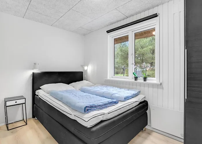 Dom wakacyjny With A Fireplace 02 *