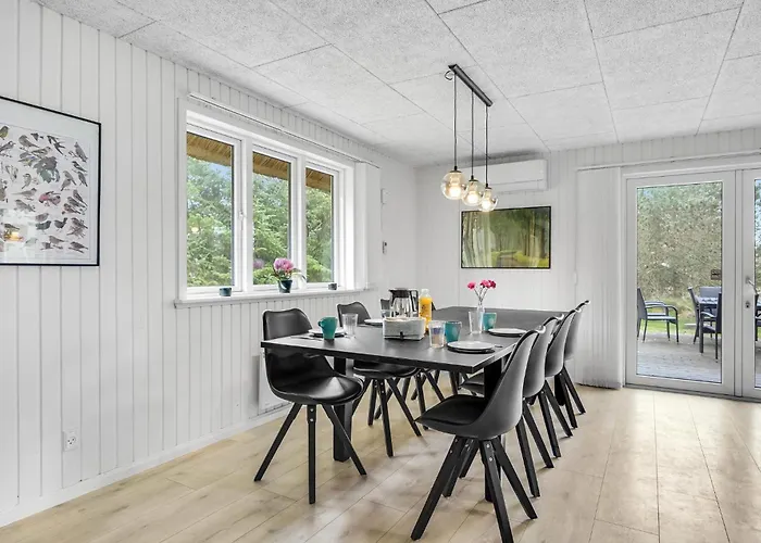 Dom wakacyjny With A Fireplace 02